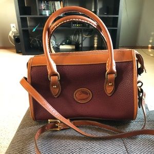 Vintage Dooney and Bourke maroon crossbody bag EUC